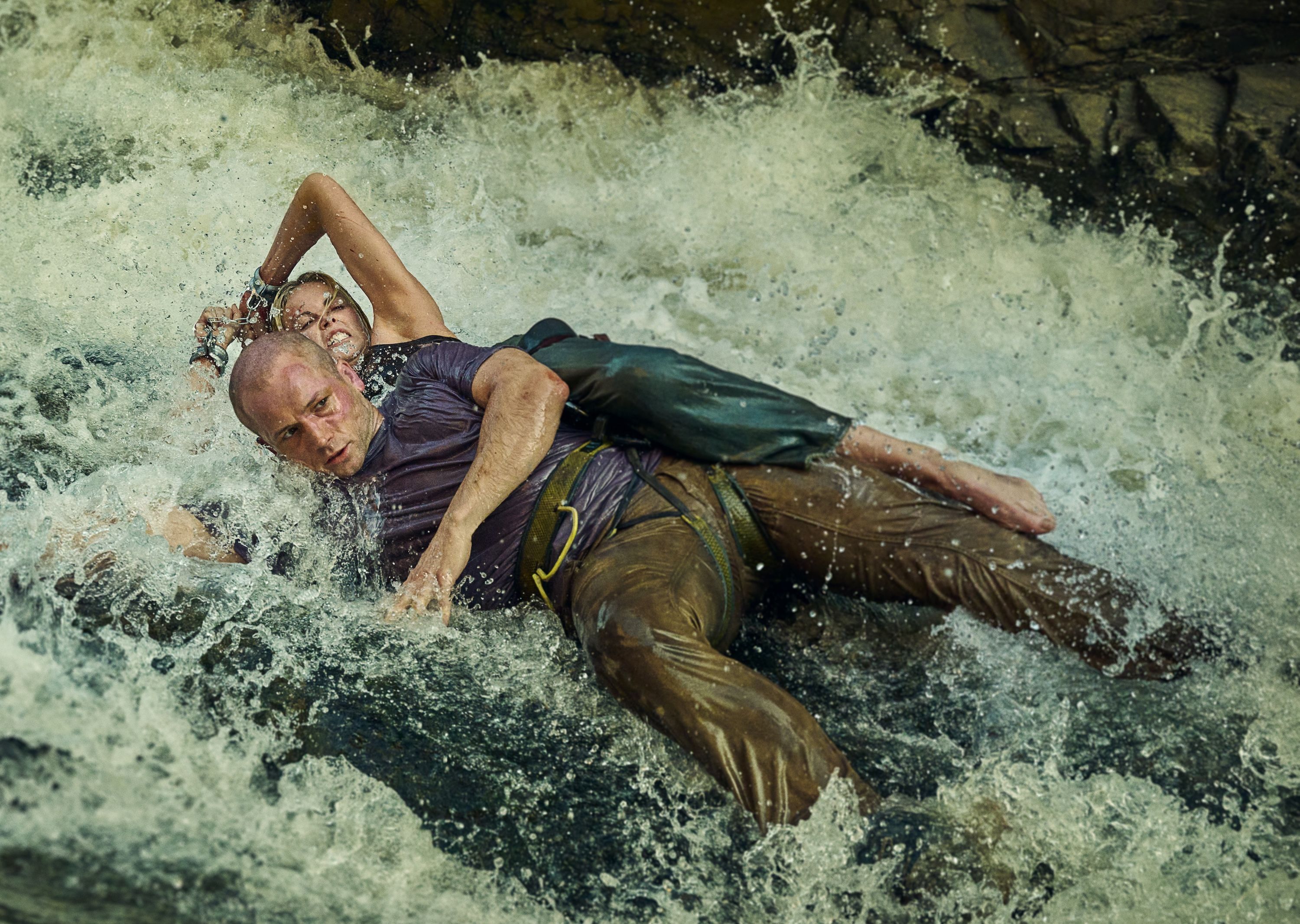 Apex: Charlize Theron y Taron Egerton en un Thriller de Supervivencia