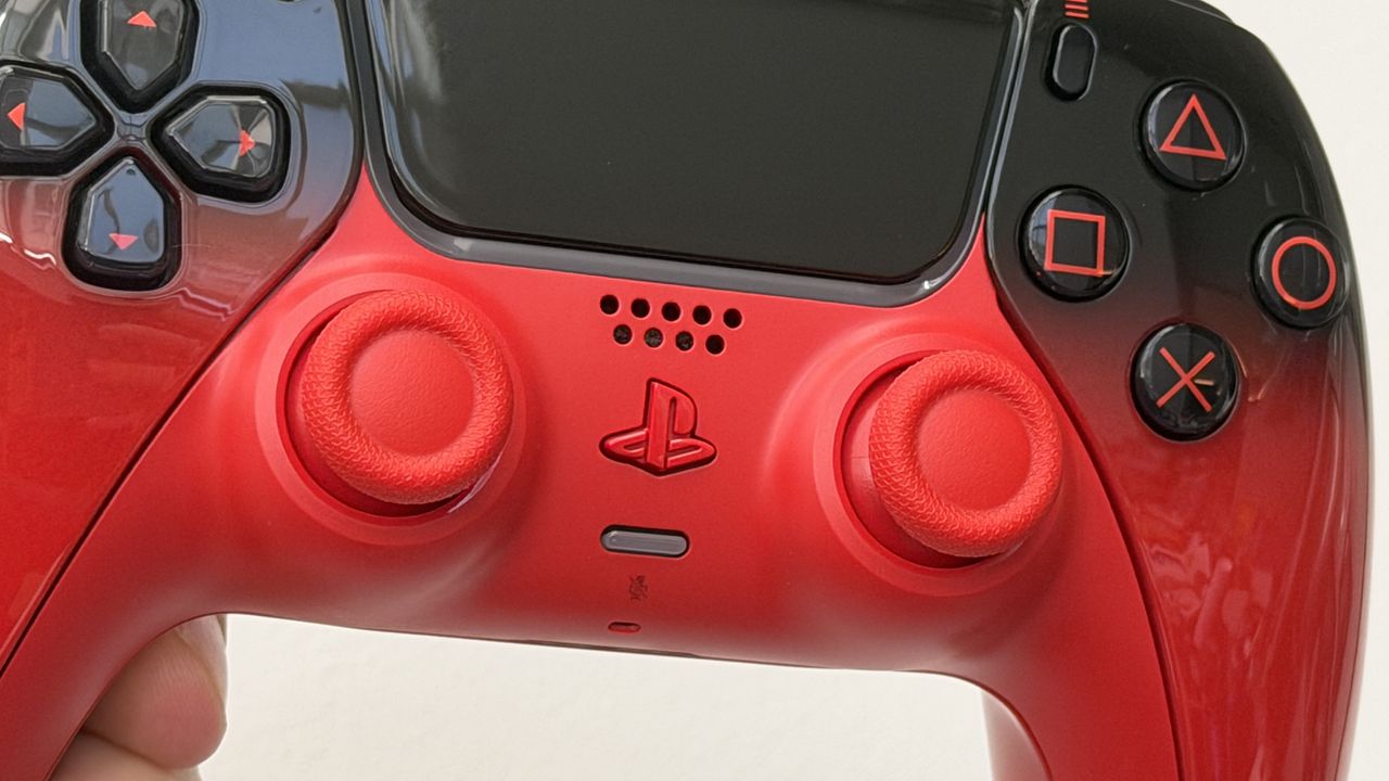 PlayStation'ın Hyperpop DualSense Kontrolcüleri: Canlı, Parlak ve Dikkat Çekici